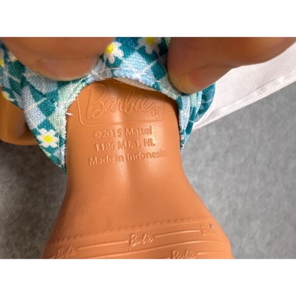 2015 Mattel Barbie You Can Be Anything Dentist Doll W/ Plaid Dress & White Jacke - Picture 2 of 5